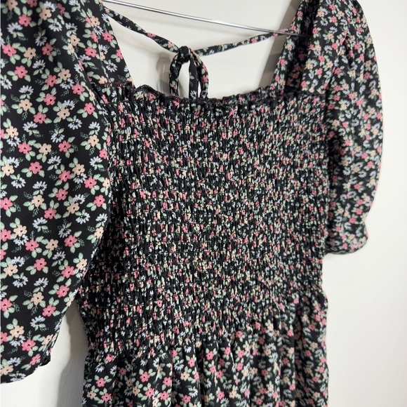 Pie in The Sky Floral Black Cinched Chest Romper (M) - Picture 3 of 9